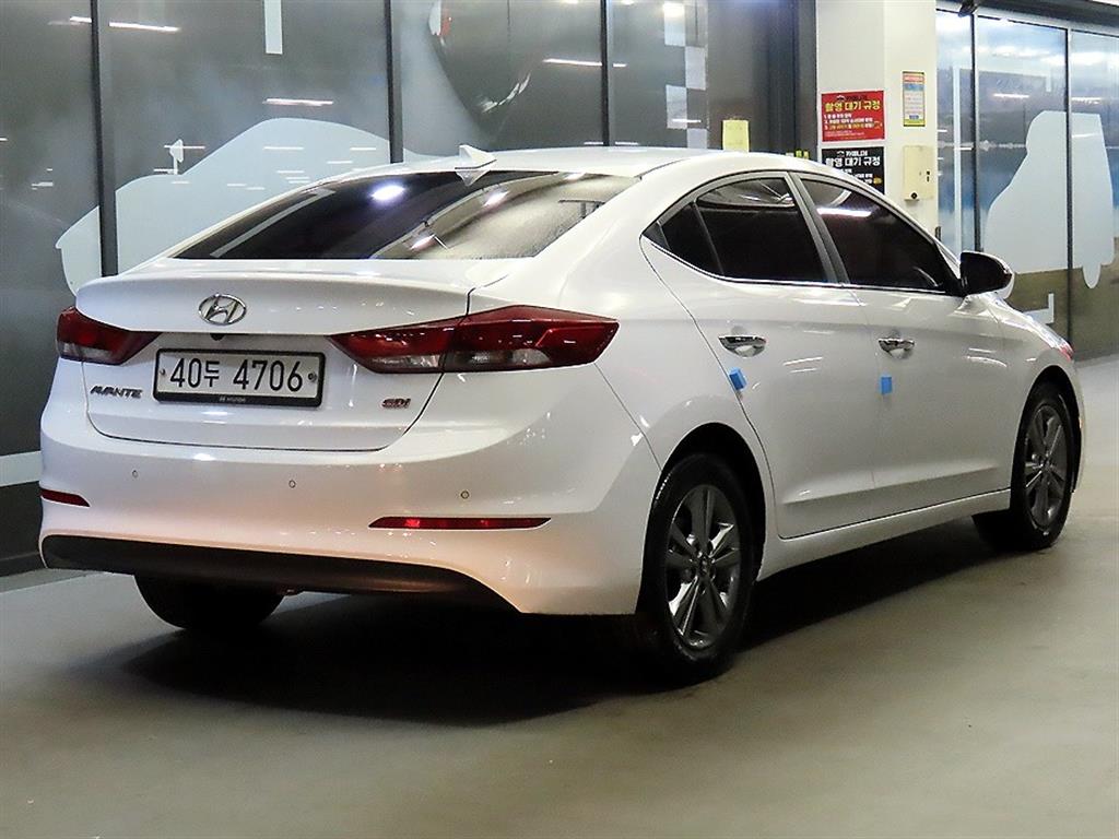 HYUNDAI Avante - Vista 4