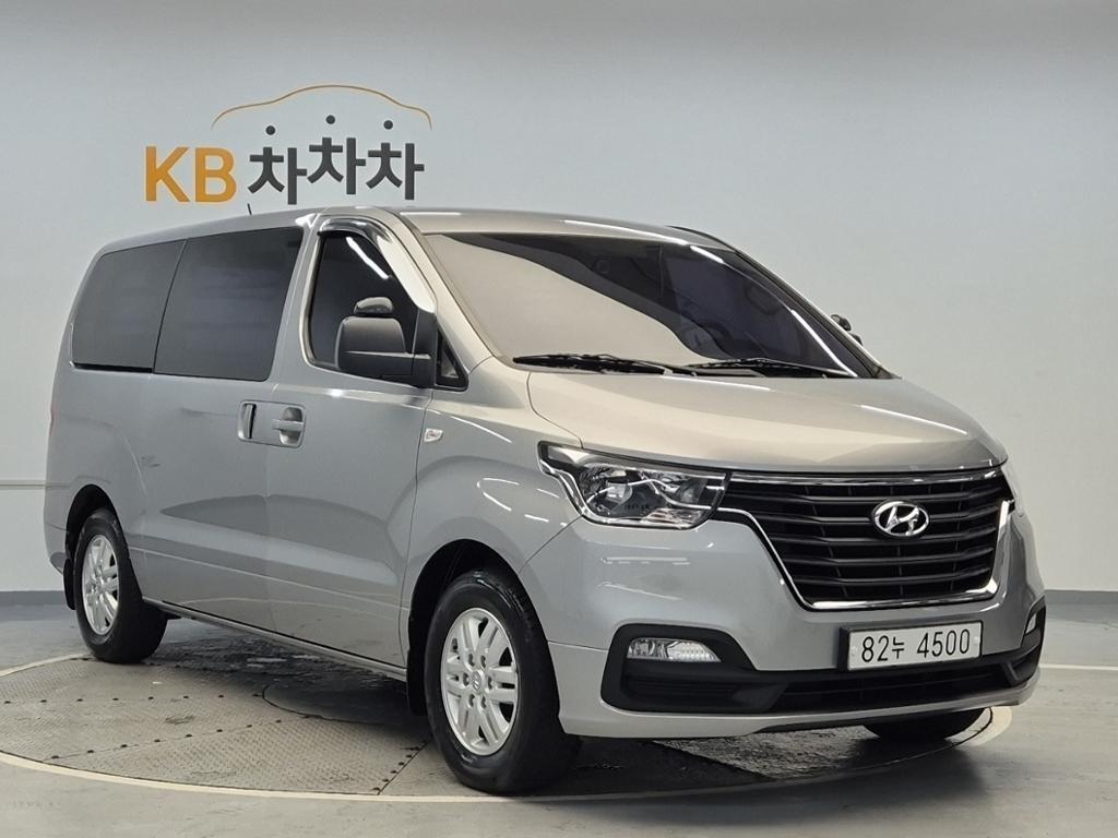 HYUNDAI Starex - Vista 2