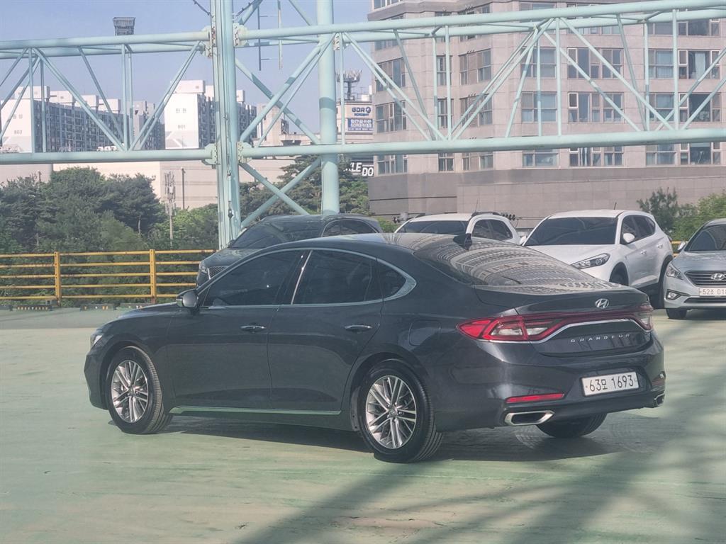 HYUNDAI Grandeur - Vista 4