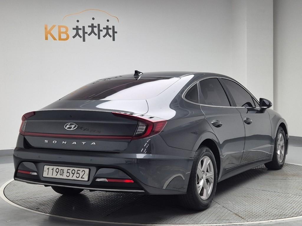 HYUNDAI Sonata - Vista 3