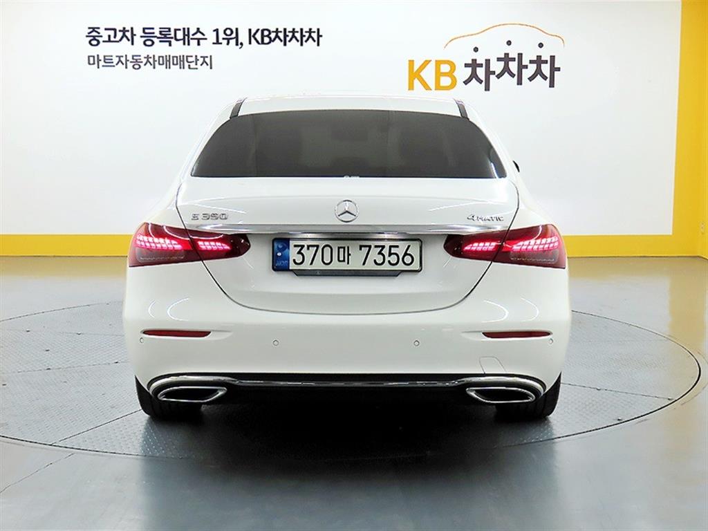 Mercedes Benz E class - Vista 3