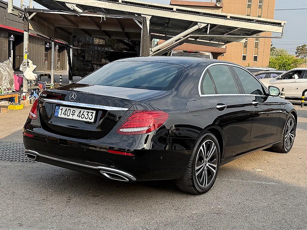 Mercedes Benz E class - Vista 4