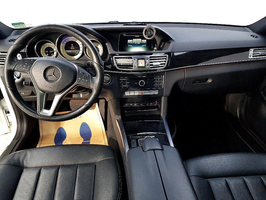 Mercedes Benz E class - Vista 5