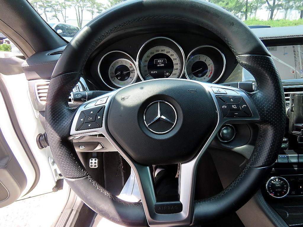 Mercedes Benz CLS Class - Vista 8