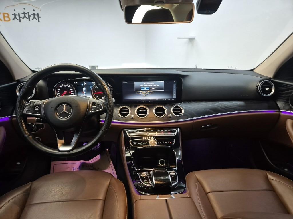 Mercedes Benz E class - Vista 7