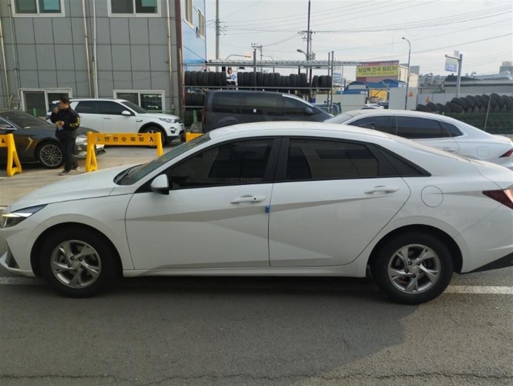 HYUNDAI Avante - Vista 2