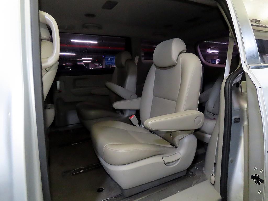 KIA Carnival - Vista 7