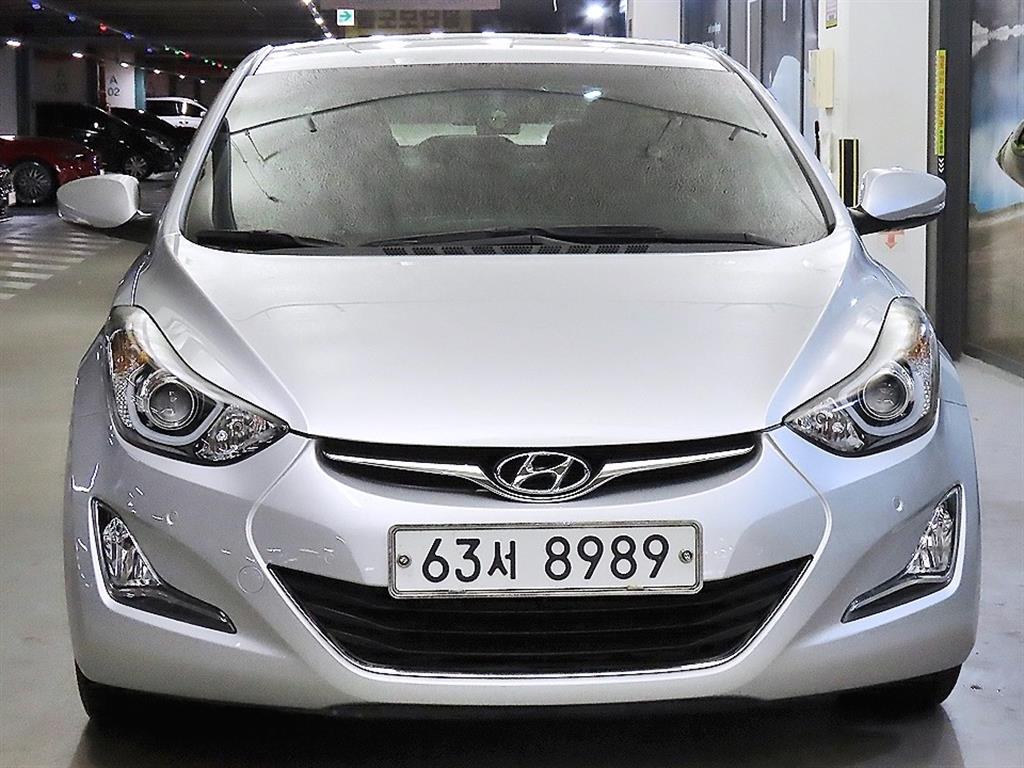 HYUNDAI Avante - Vista 2