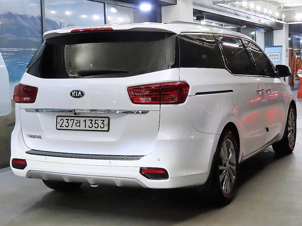 KIA Carnival - Vista 4