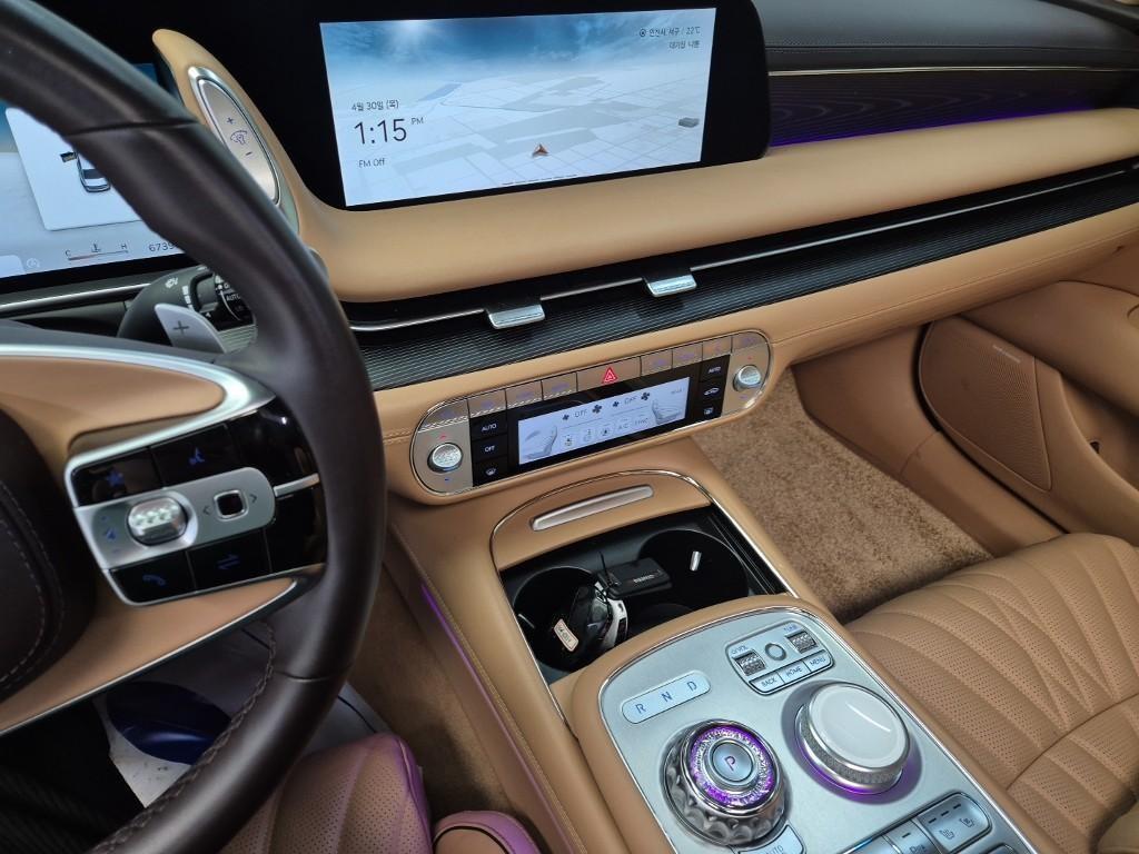 Genesis G90 - Vista 10