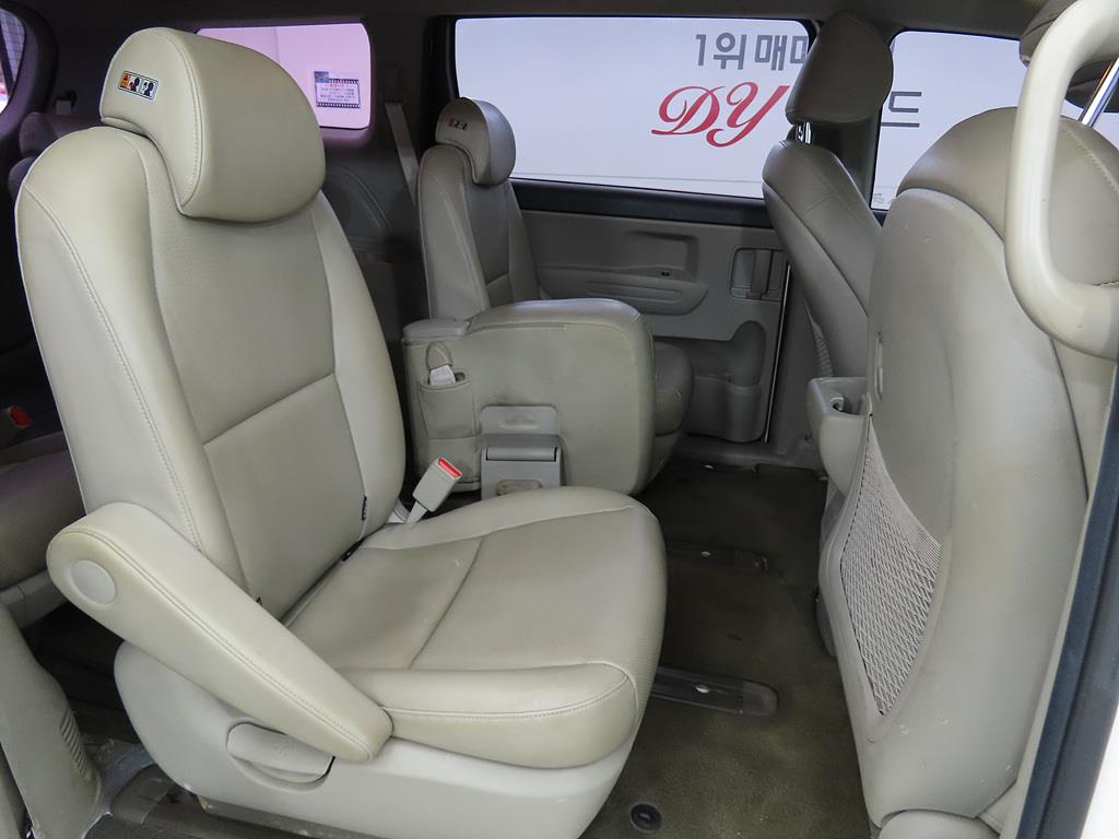 KIA Carnival - Vista 6