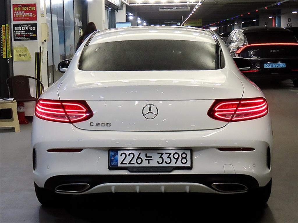 Mercedes Benz C Class - Vista 5