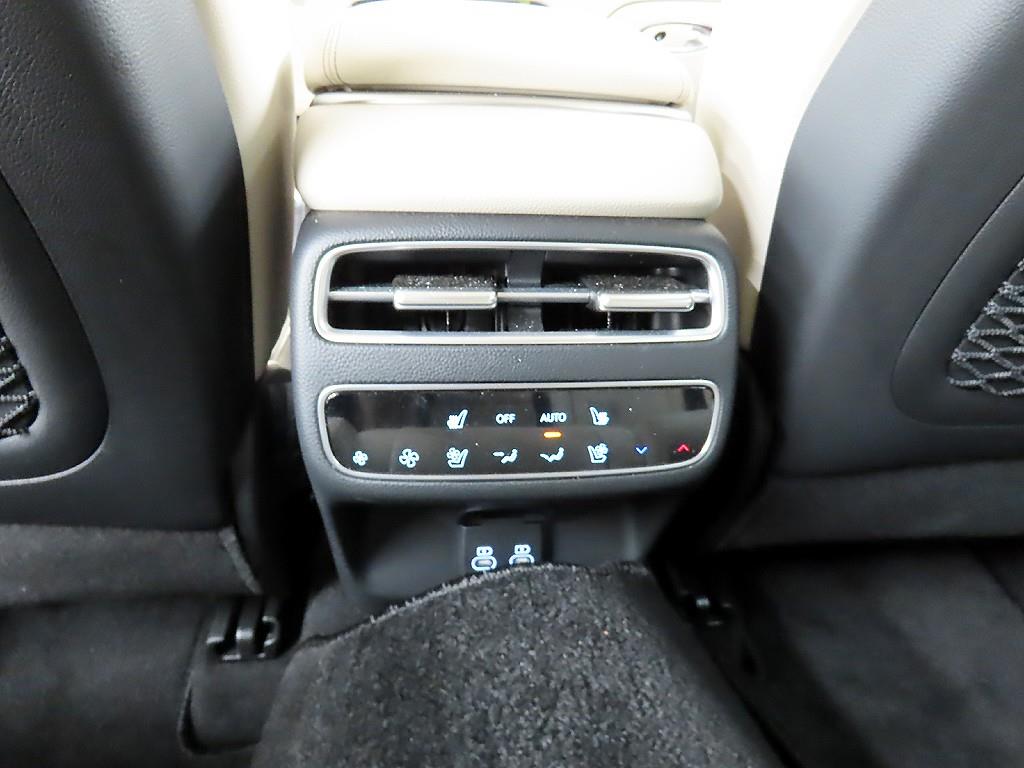 Genesis GV70 - Vista 12