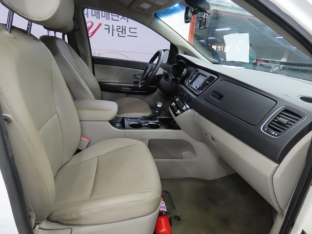 KIA Carnival - Vista 7