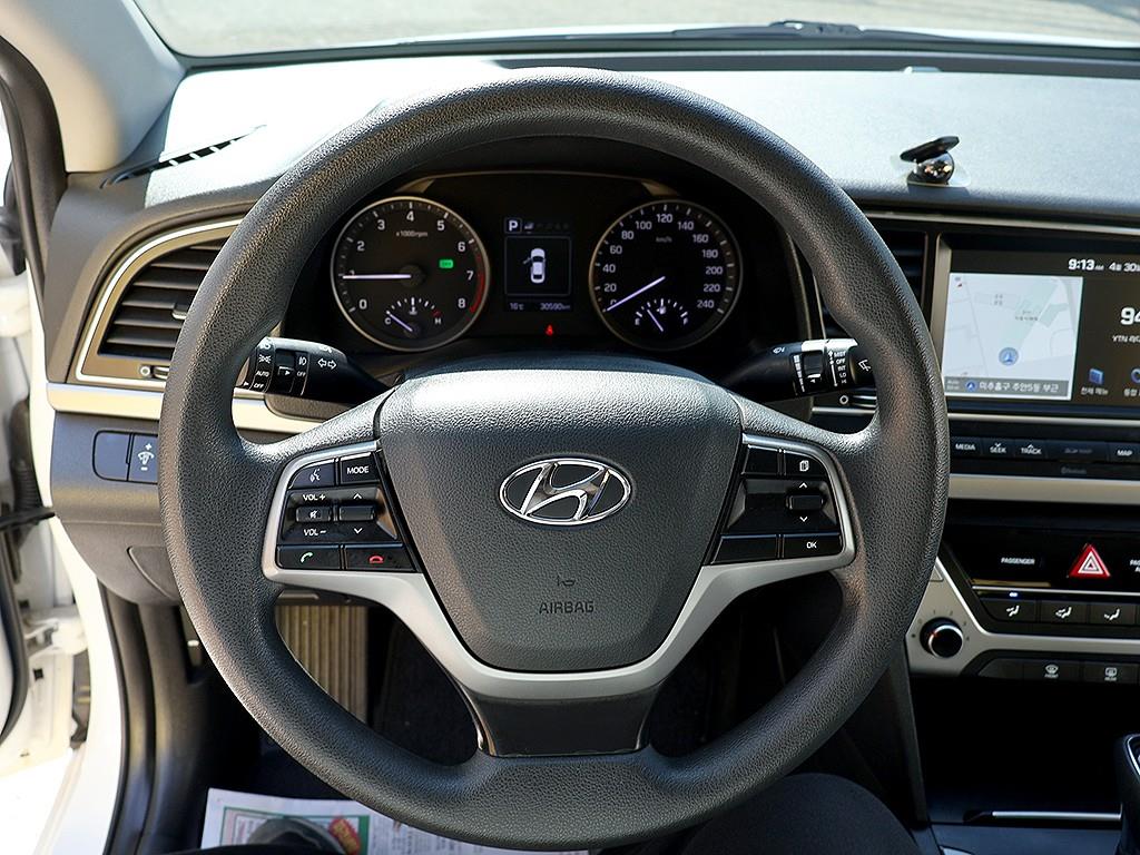 HYUNDAI Avante 2018 Blanco - Importación desde Corea - HF Imports Iquique - Foto 8