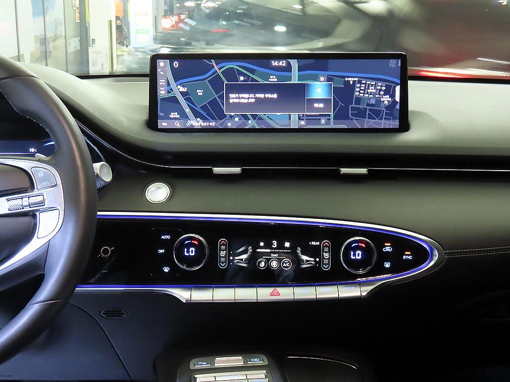 Genesis GV70 - Vista 11