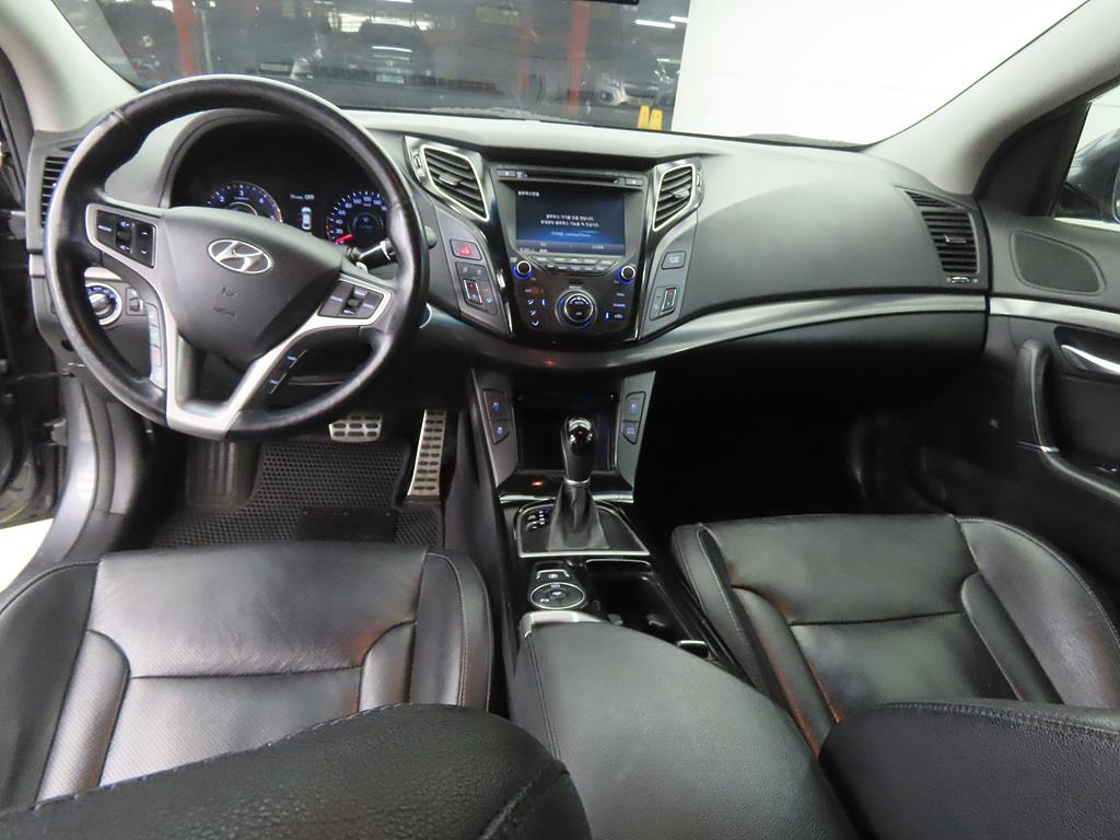HYUNDAI i40 - Vista 7
