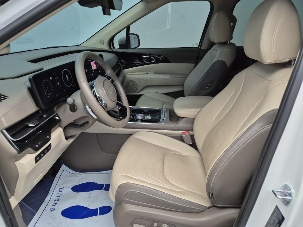 KIA Carnival - Vista 11