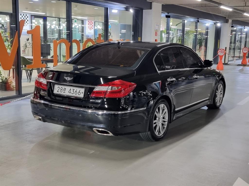 HYUNDAI Genesis - Vista 2