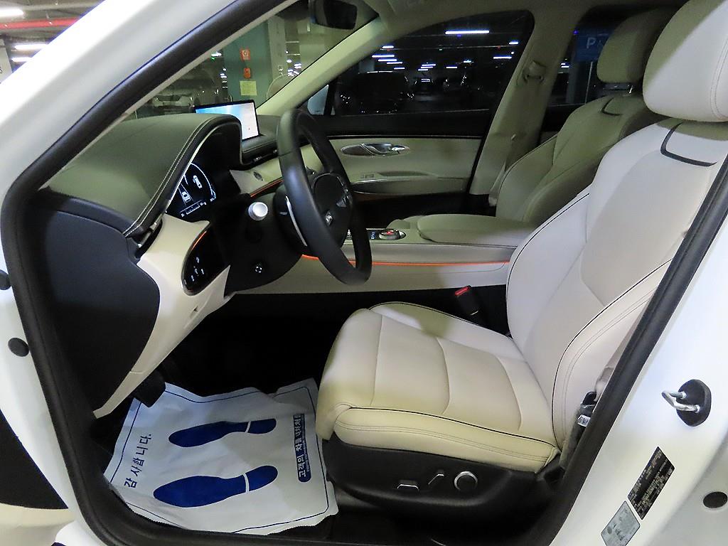 Genesis GV70 - Vista 6