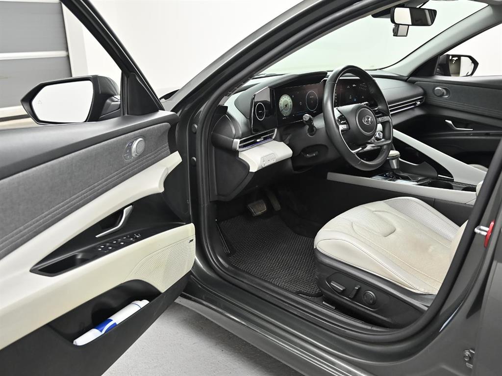 HYUNDAI Avante - Vista 10