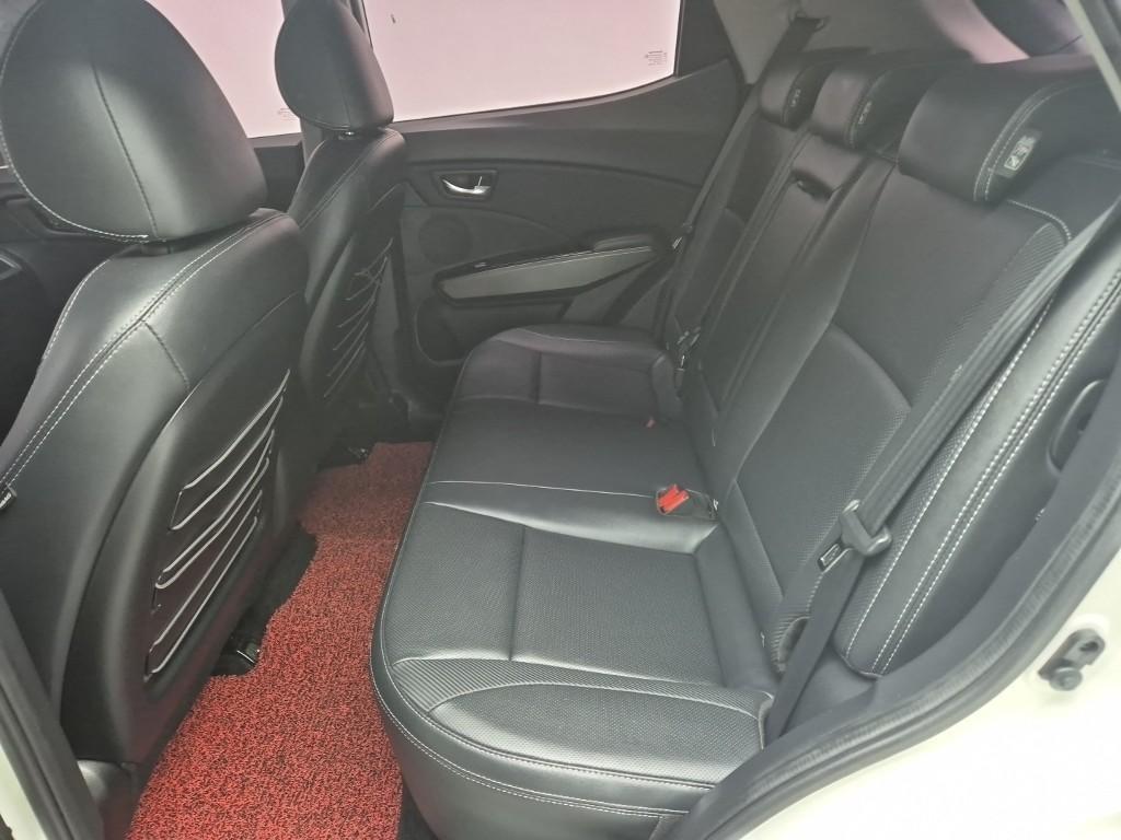 Ssangyong Tivoli - Vista 12