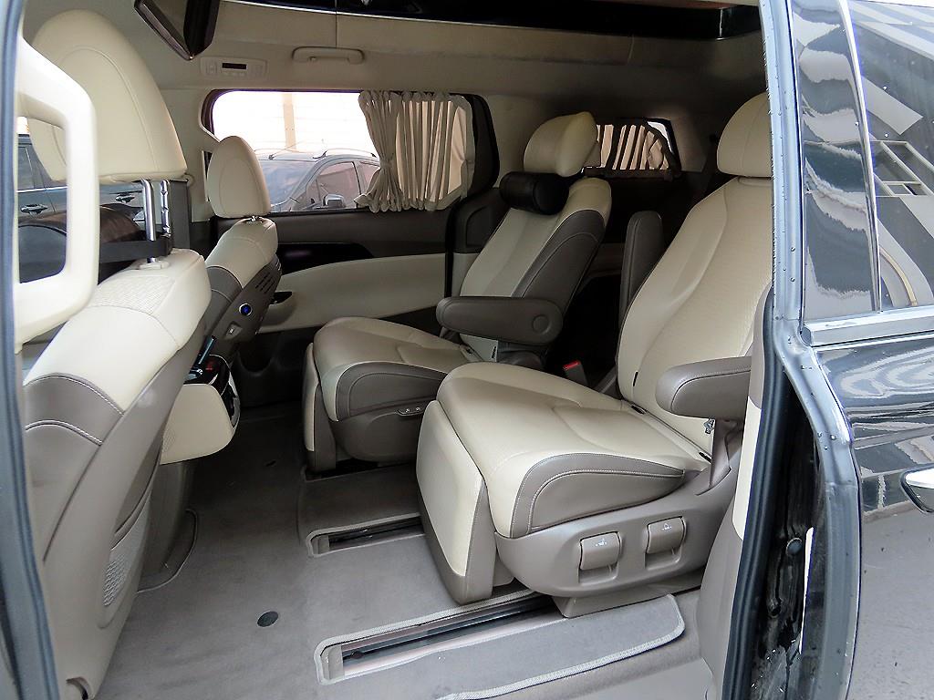 KIA Carnival - Vista 6