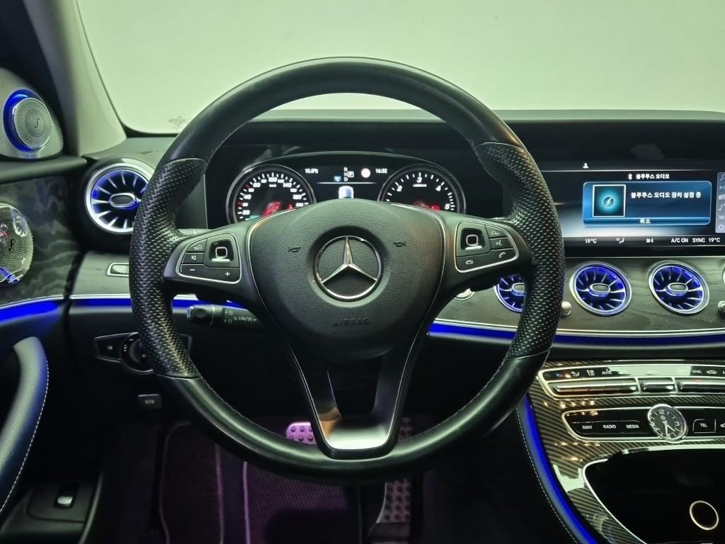 Mercedes Benz E class - Vista 9