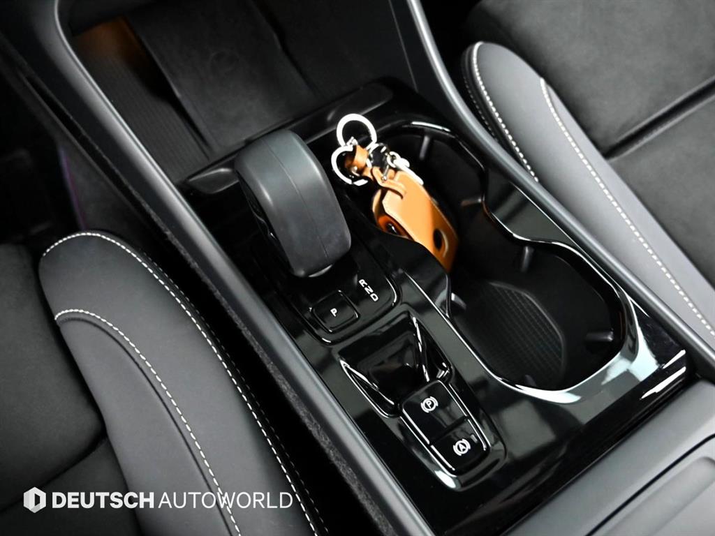 Volvo XC40 2025 Negro - Importación desde Corea - HF Imports Iquique - Foto 13
