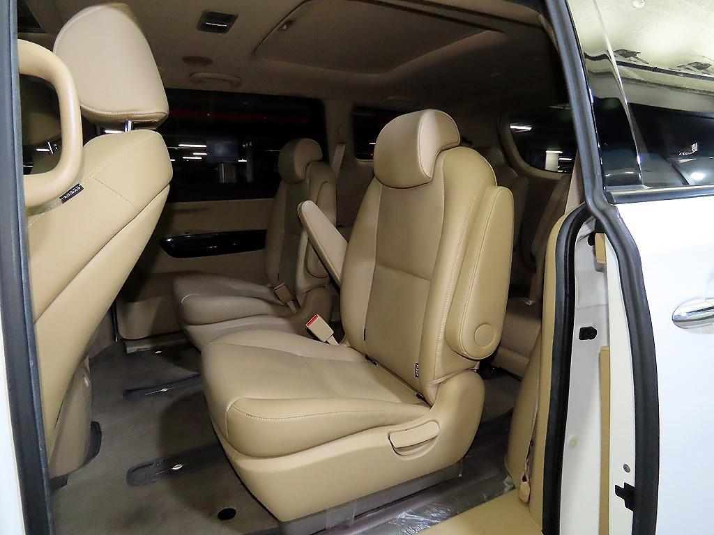 KIA Carnival - Vista 7