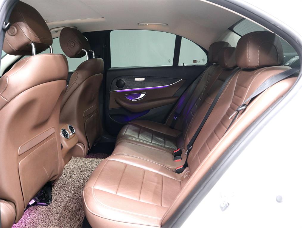 Mercedes Benz E class - Vista 10