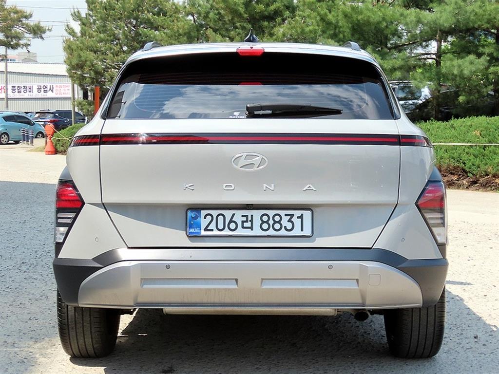 HYUNDAI Kona - Vista 4