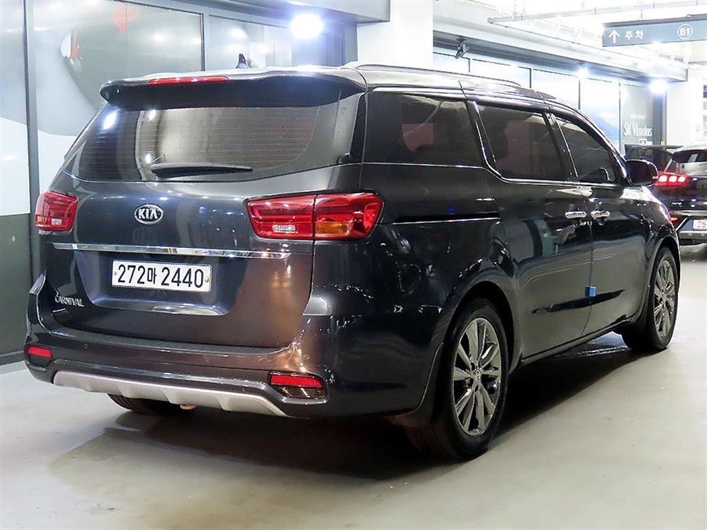 KIA Carnival - Vista 4