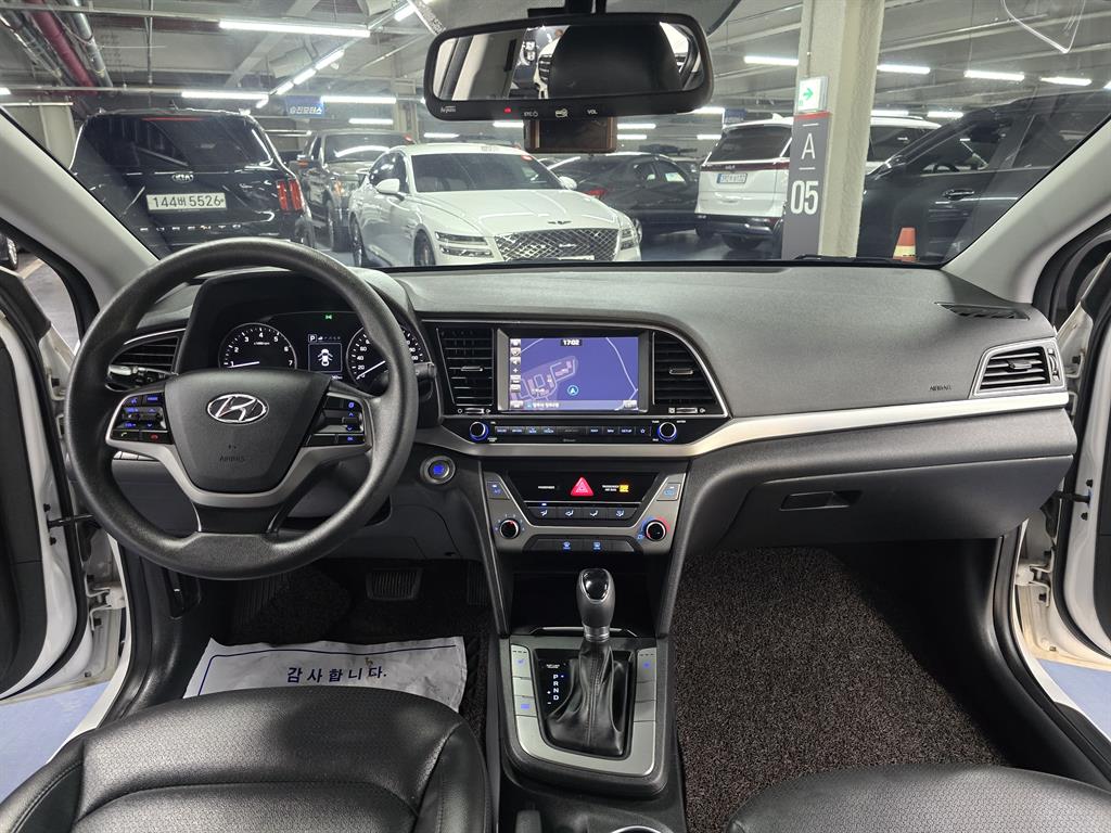 HYUNDAI Avante - Vista 8