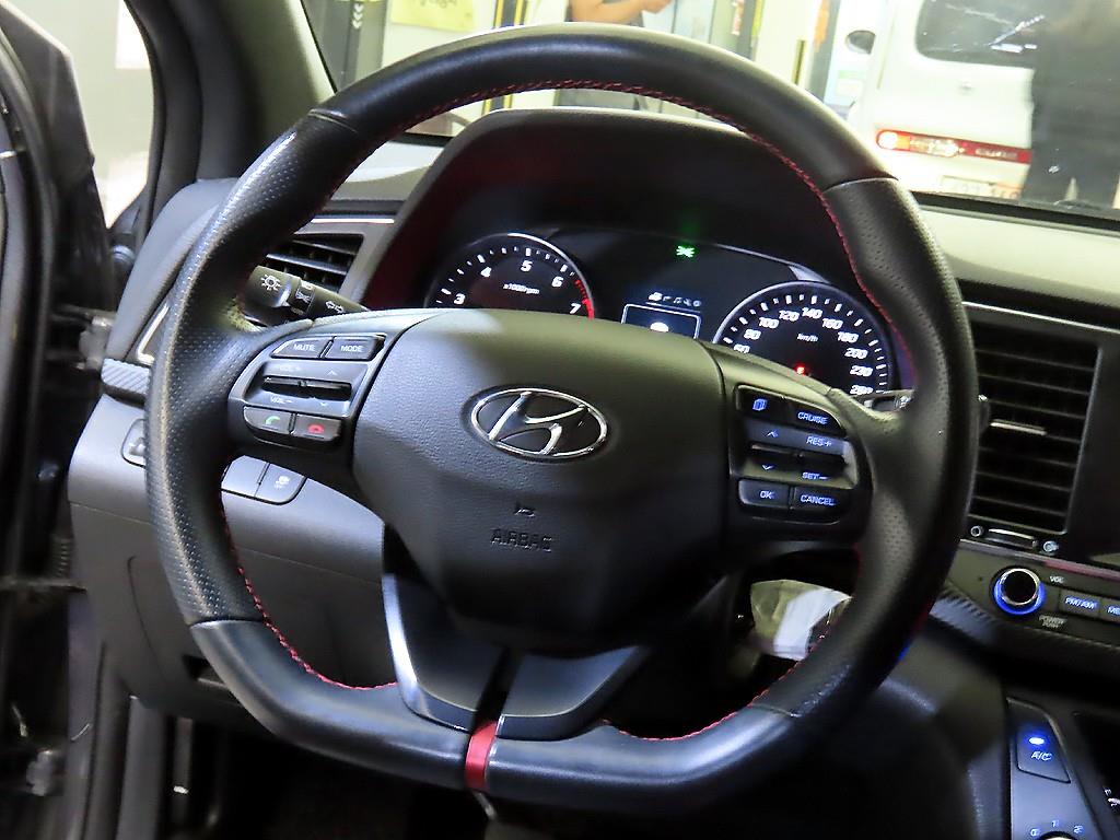 HYUNDAI Avante - Vista 8
