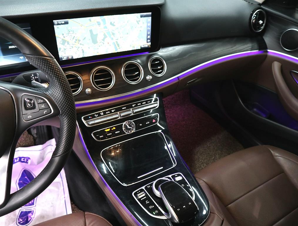 Mercedes Benz E class - Vista 11