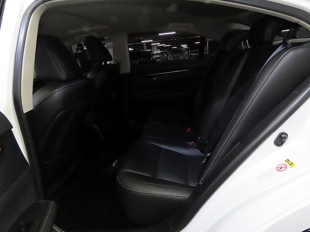 Lexus ES - Vista 7