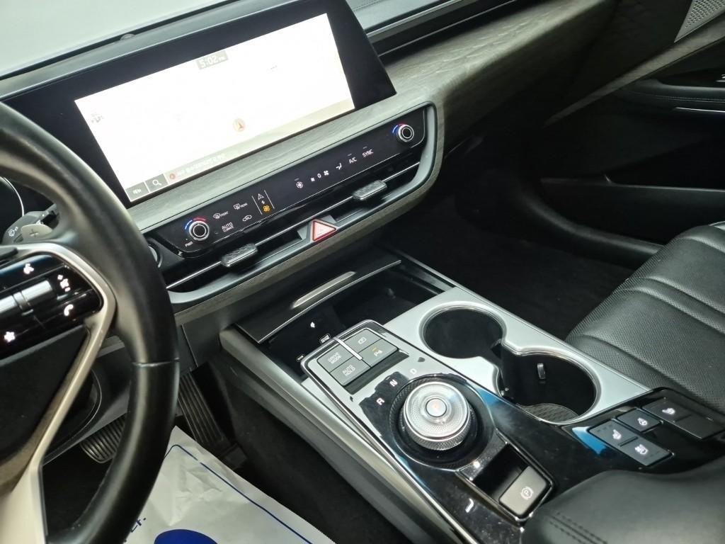 KIA K8 - Vista 10