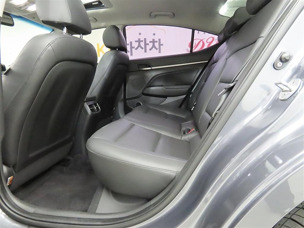 HYUNDAI Avante - Vista 6