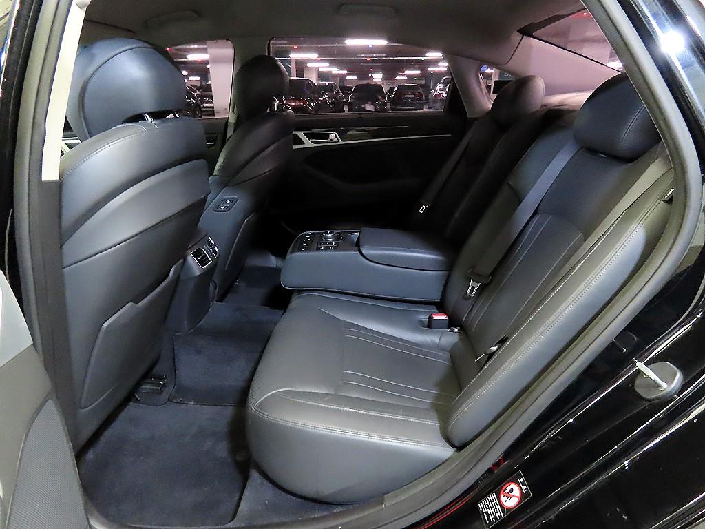 HYUNDAI Genesis - Vista 7