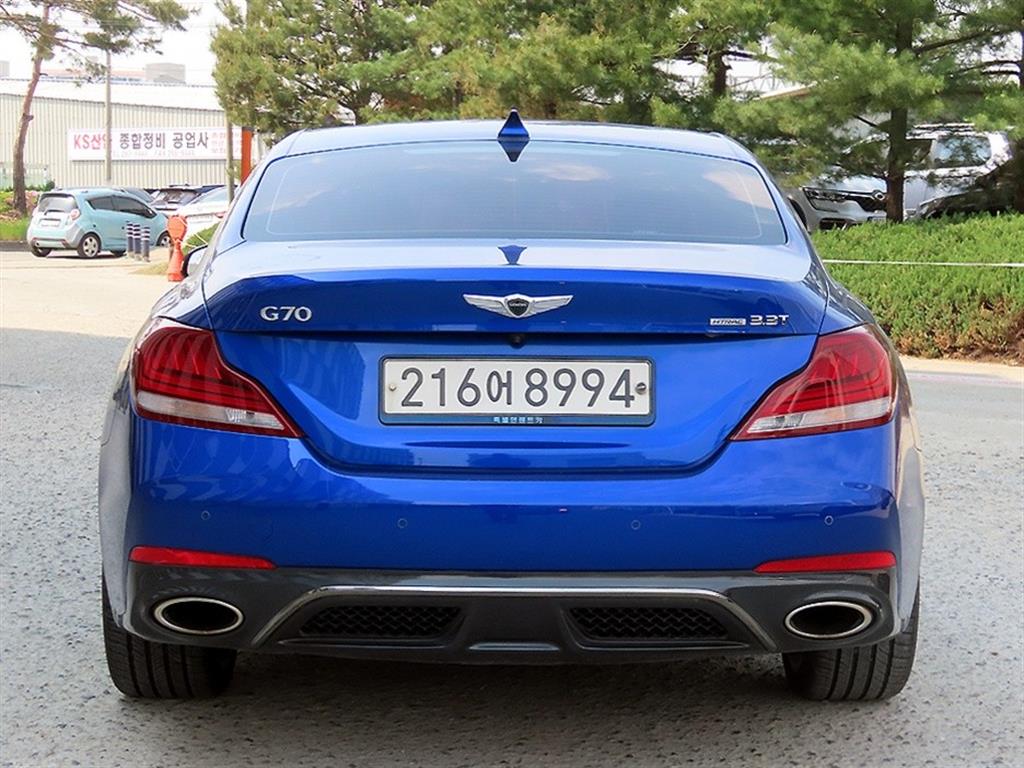 Genesis G70 - Vista 4