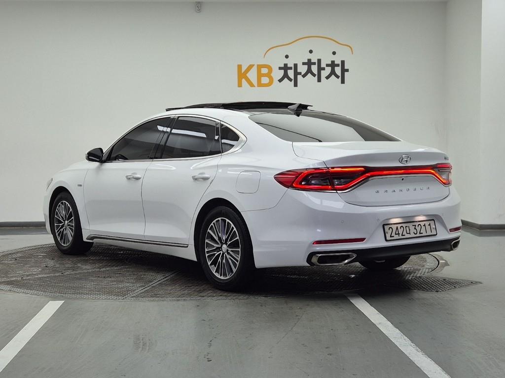 HYUNDAI Grandeur - Vista 3