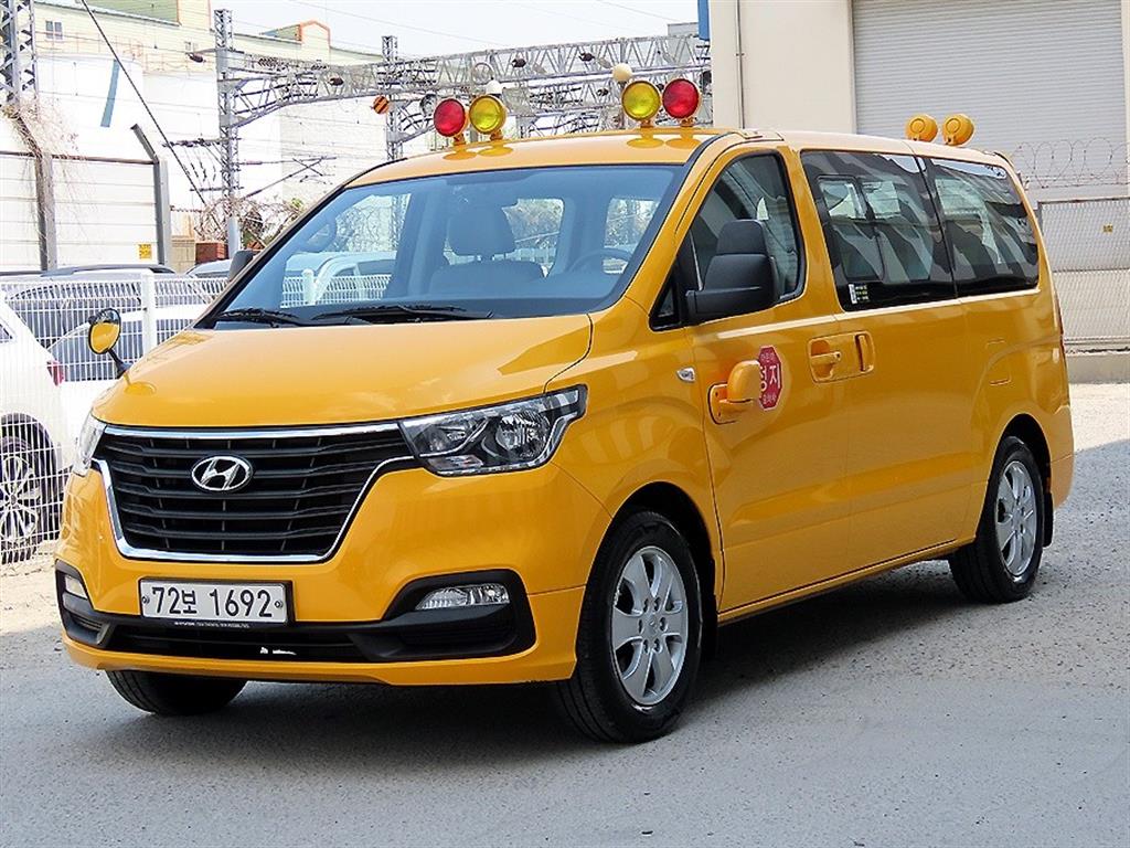 HYUNDAI Starex - Vista 2