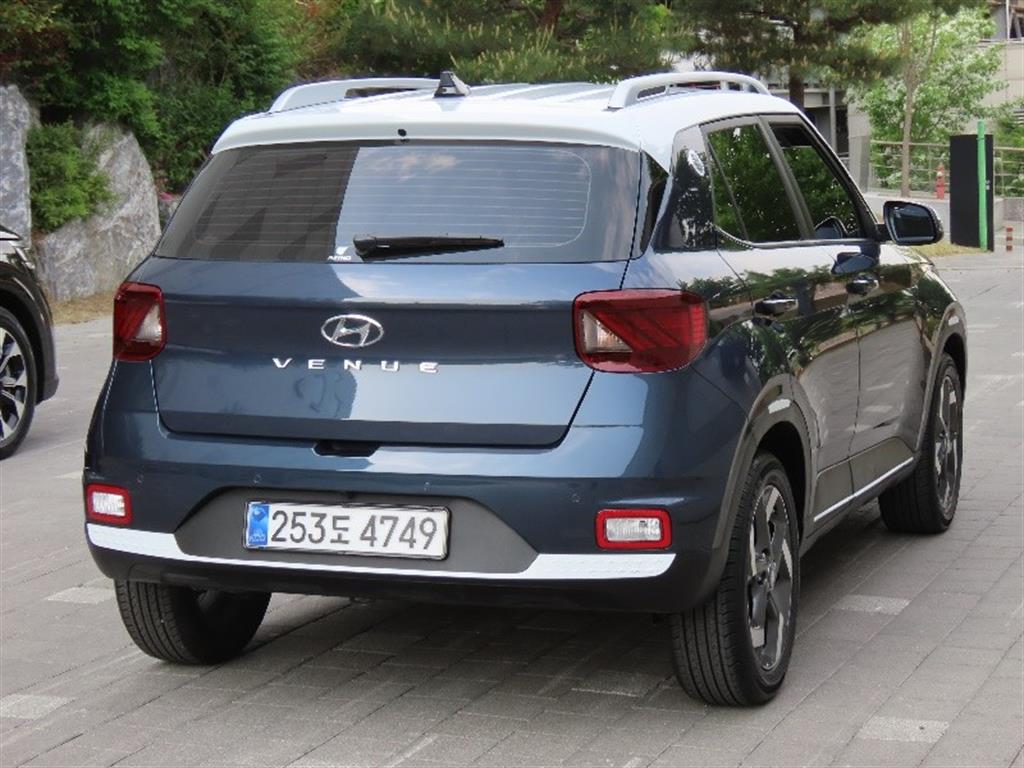 HYUNDAI Venue - Vista 5