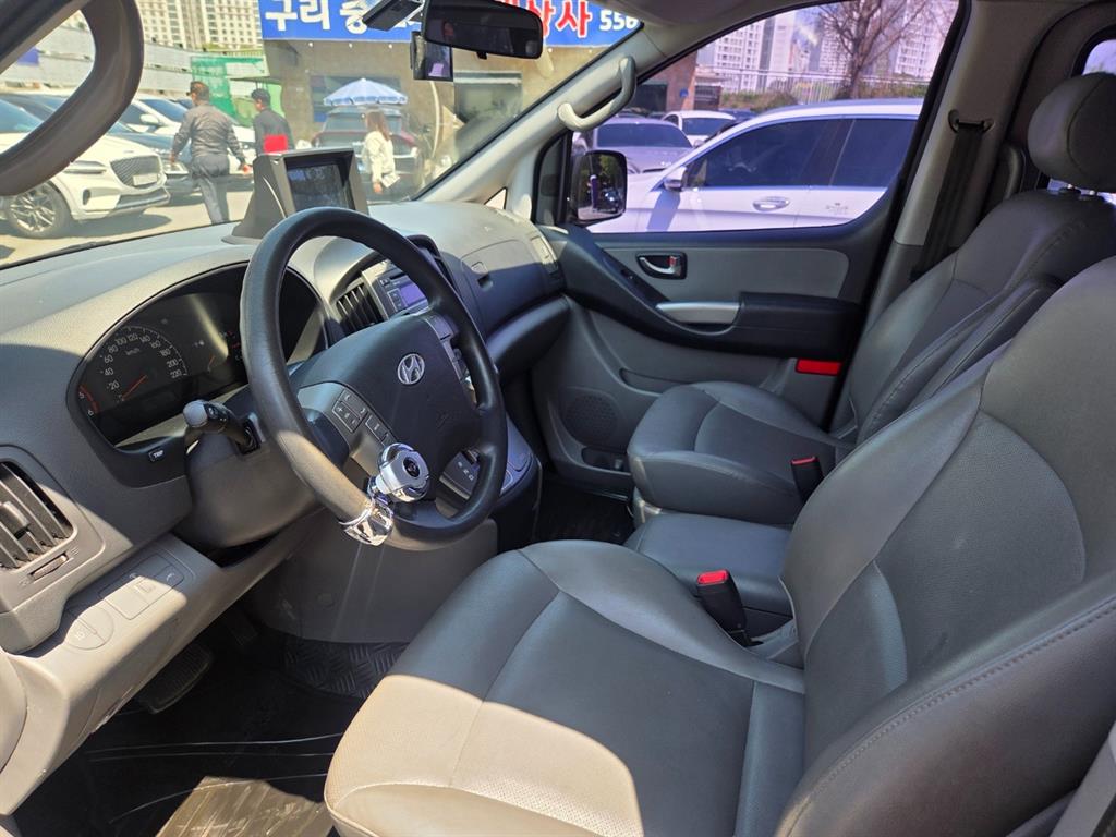 HYUNDAI Starex - Vista 12