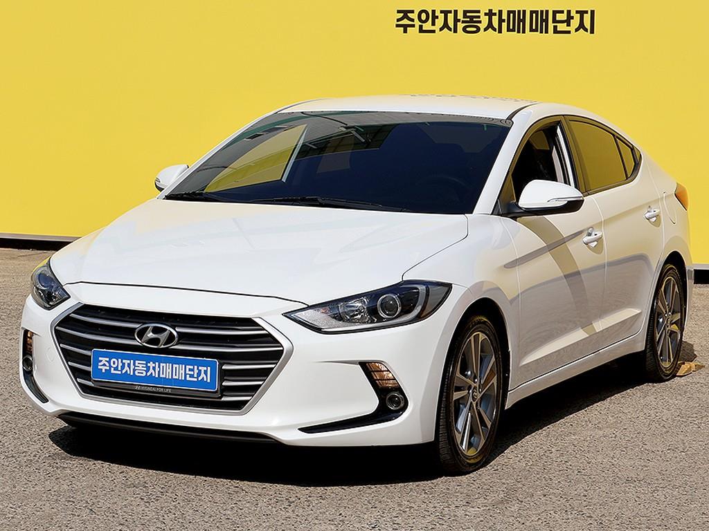 HYUNDAI Avante - Vista 3