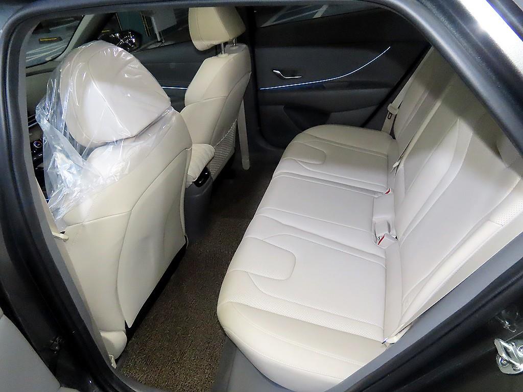 HYUNDAI Avante - Vista 7