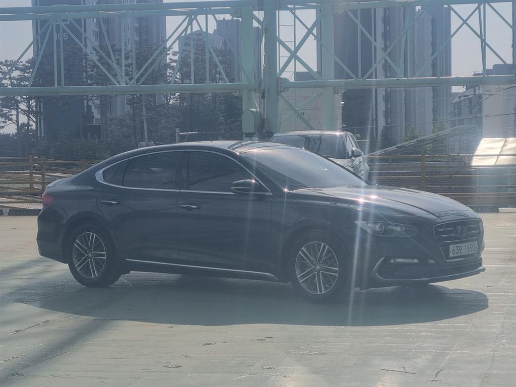 HYUNDAI Grandeur - Vista 2