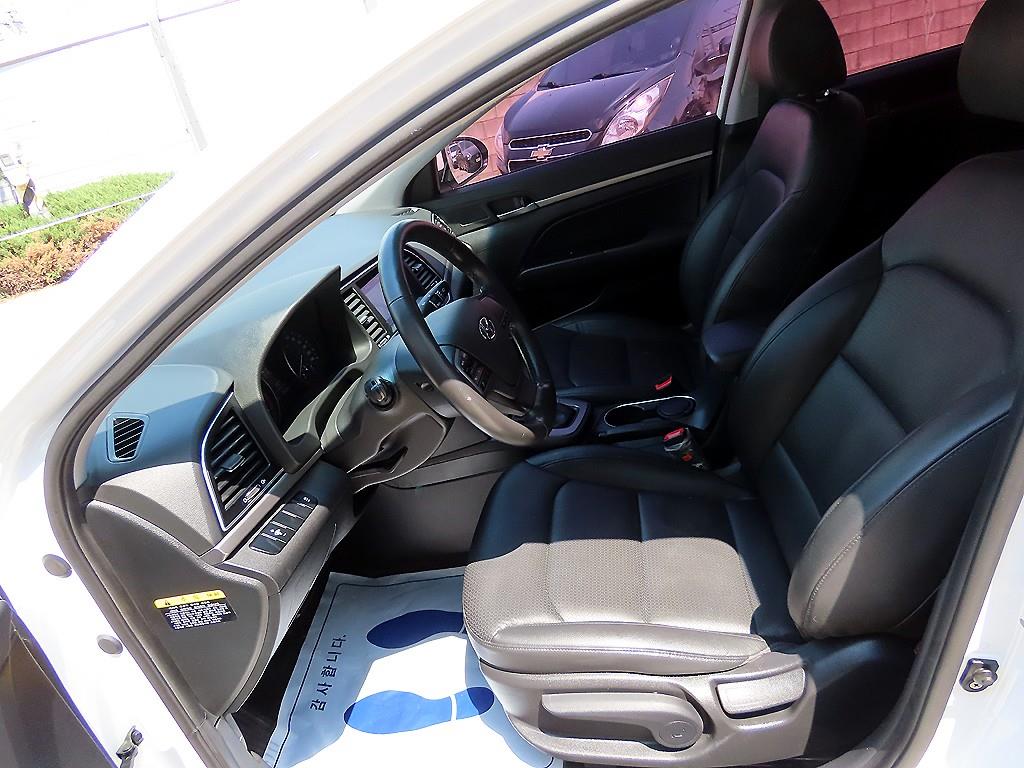 HYUNDAI Avante - Vista 5