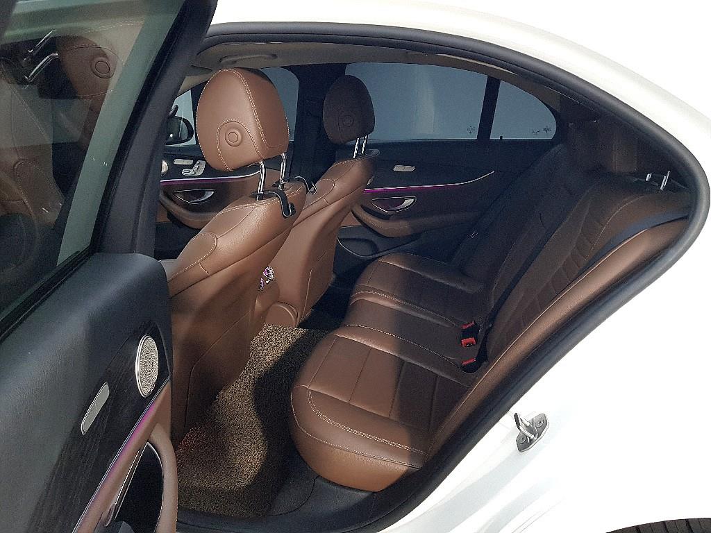 Mercedes Benz E class - Vista 9